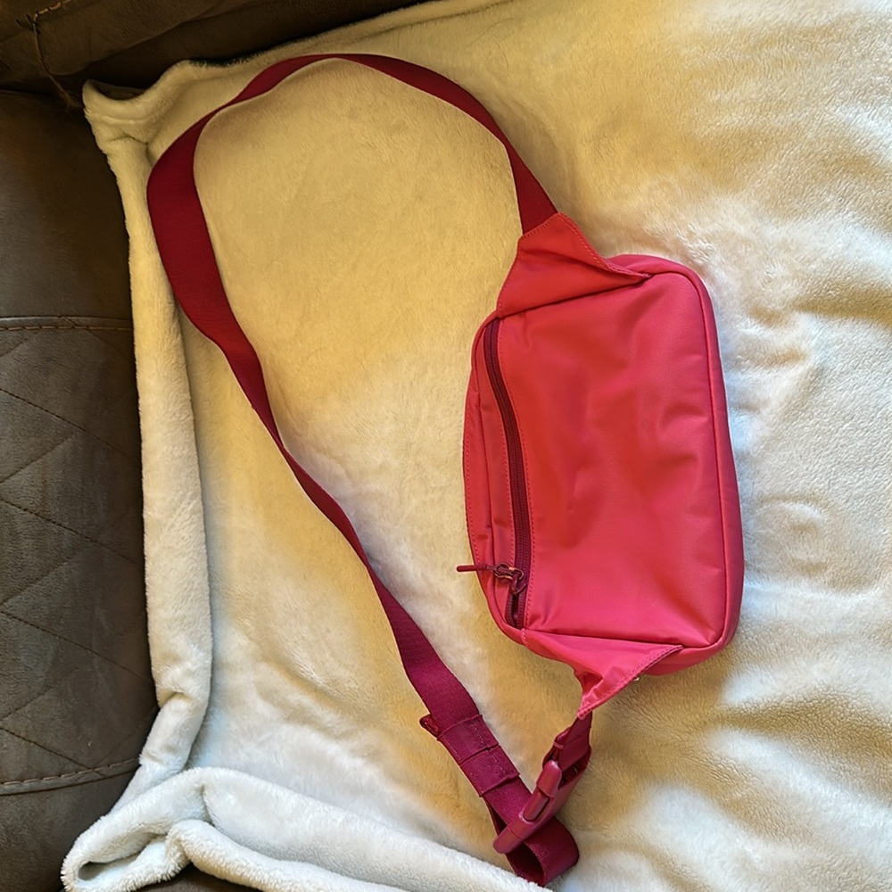Lululemon. - Picture 2 of 6